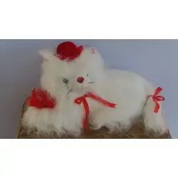 Плюшено коте със сърце