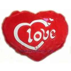 Плюшено сърце с надпис Love и пух