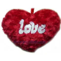 Плюшено сърце с надпис Love.