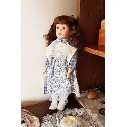 Порцеланова кукла със синя рокля, кестенява - голяма